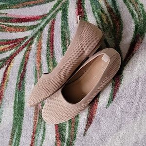 Journee womens Tru Comfort Foam Slip On Round Toe Ballet Flats Size 6.5 Nude